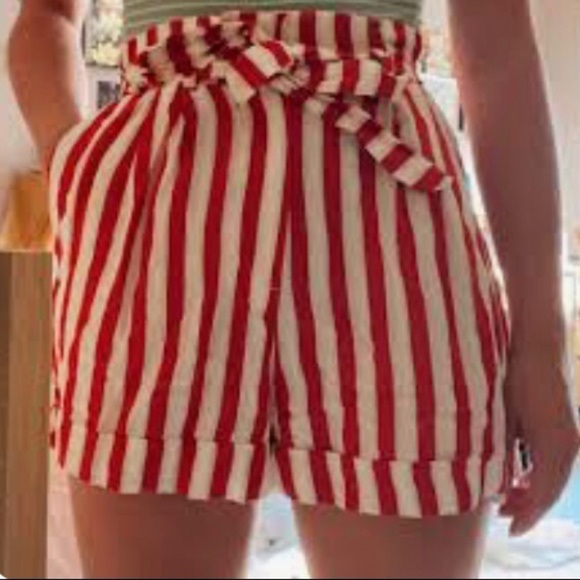 H&M Red and white striped paper bag shorts with matching belt Size 6 - Picture 2 of 6